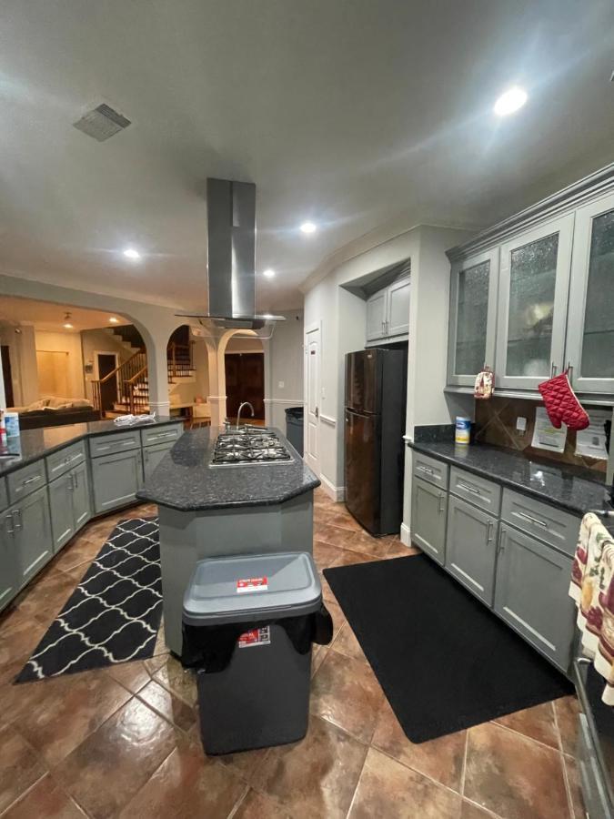 Вилла Luxuria Mini-Mansion Near Houston Downtown Экстерьер фото