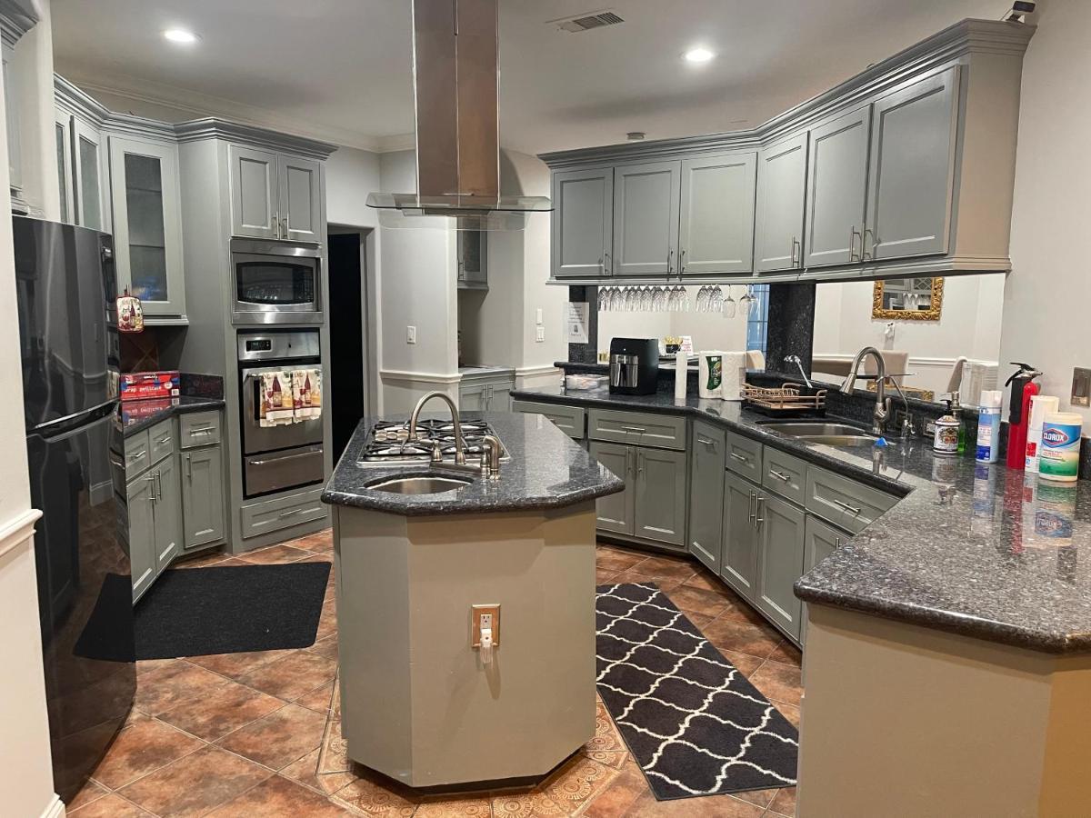 Вилла Luxuria Mini-Mansion Near Houston Downtown Экстерьер фото